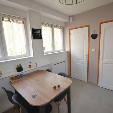 Situe Entre Et Gerardmer - 13 Minutes Des Pistes De Ski - 2 Personnes - Cuisine Equipe Avec Four, Plaque De Cuisson, Lave-vaisselle, Machine A Cafe, Raclette Apartman