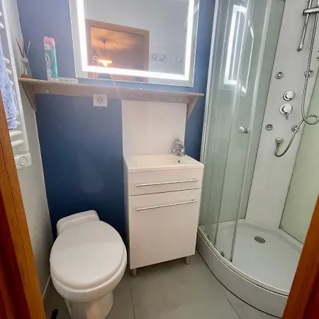 Situe Entre Et Gerardmer - 13 Minutes Des Pistes De Ski - 2 Personnes - Cuisine Equipe Avec Four, Plaque De Cuisson, Lave-vaisselle, Machine A Cafe, Raclette La Bresse
