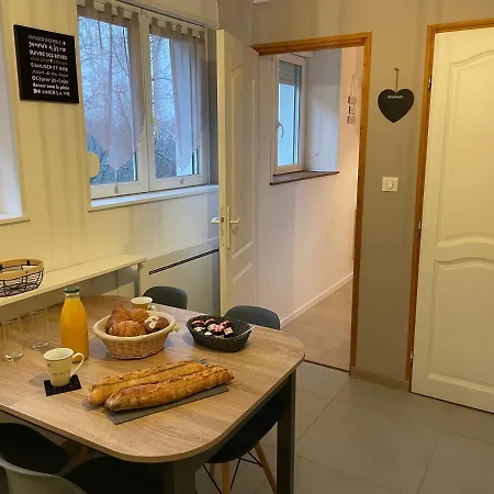 Situe Entre Et Gerardmer - 13 Minutes Des Pistes De Ski - 2 Personnes - Cuisine Equipe Avec Four, Plaque De Cuisson, Lave-vaisselle, Machine A Cafe, Raclette Apartman *